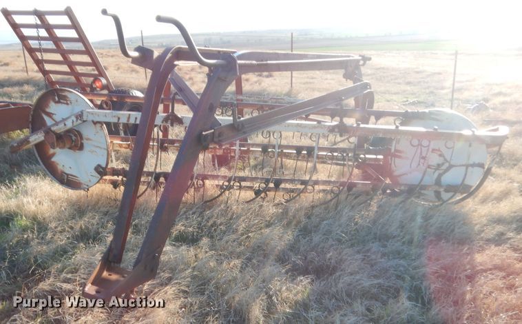 image for item HG9534 International hay rake