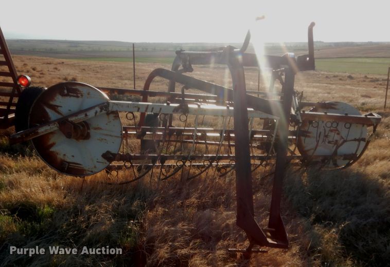 image for item HG9534 International hay rake