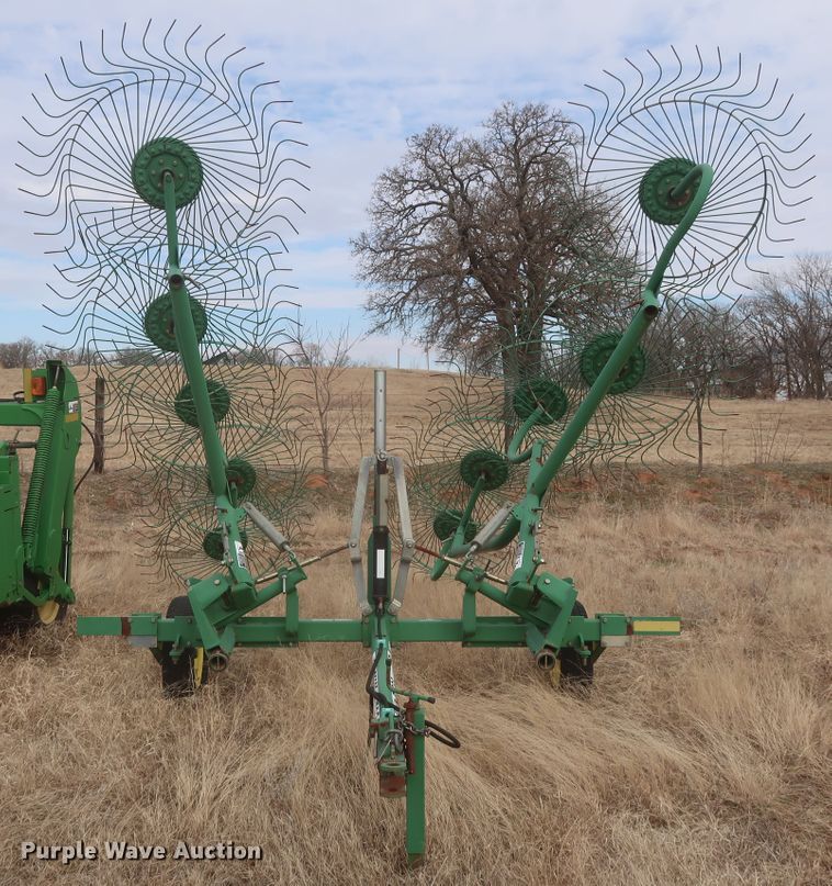 image for item HK9718 John Deere 702 hay rake