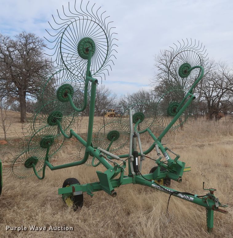 image for item HK9718 John Deere 702 hay rake