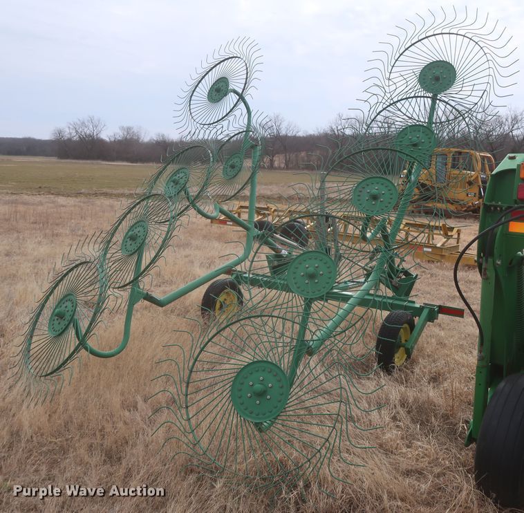 image for item HK9718 John Deere 702 hay rake