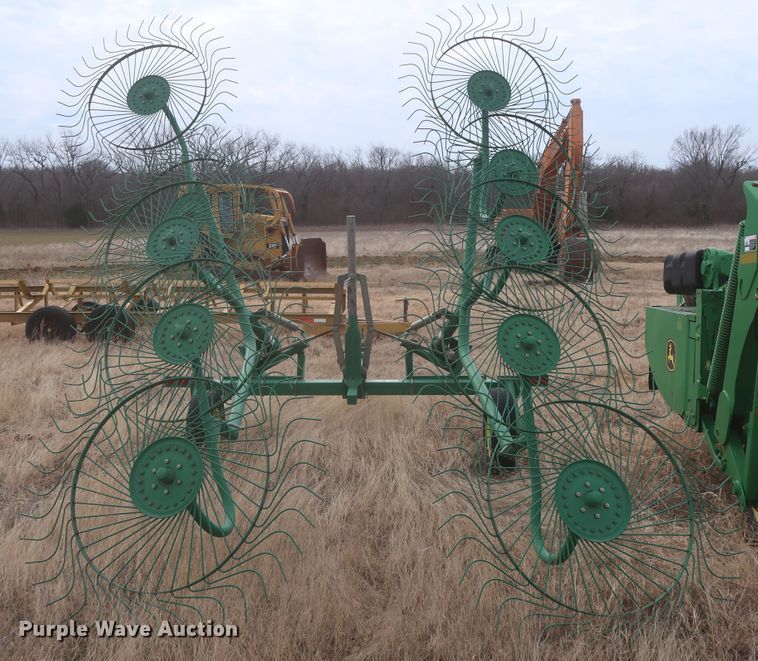 image for item HK9718 John Deere 702 hay rake