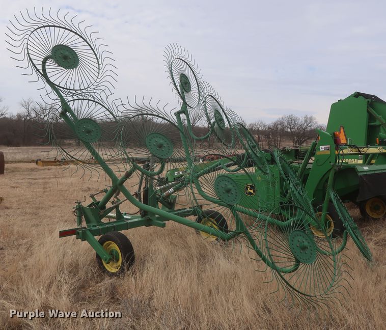 image for item HK9718 John Deere 702 hay rake
