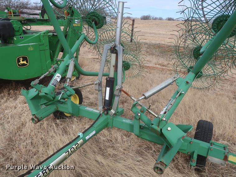 image for item HK9718 John Deere 702 hay rake