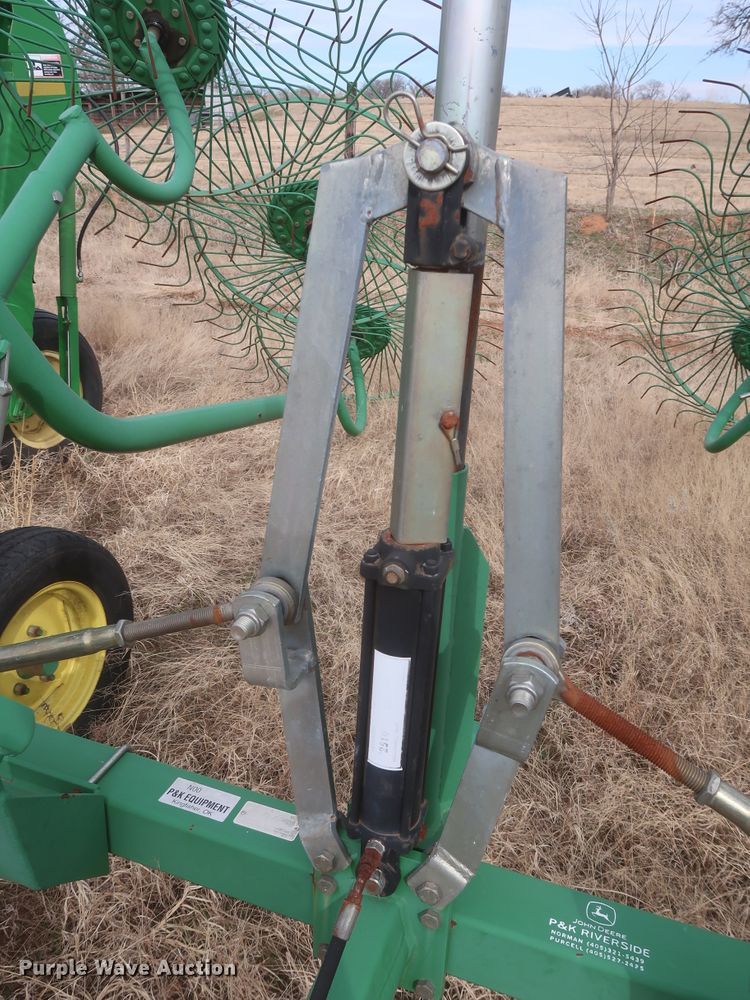 image for item HK9718 John Deere 702 hay rake