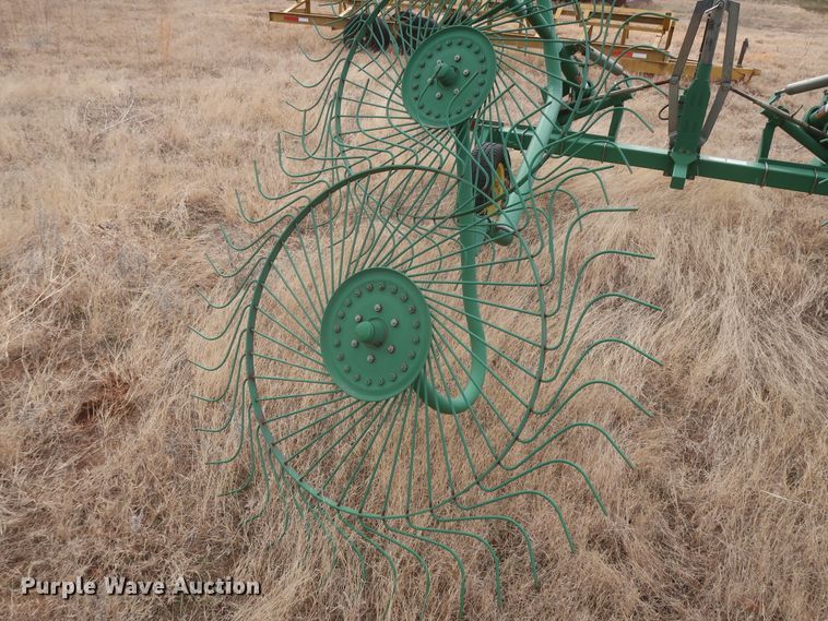 image for item HK9718 John Deere 702 hay rake
