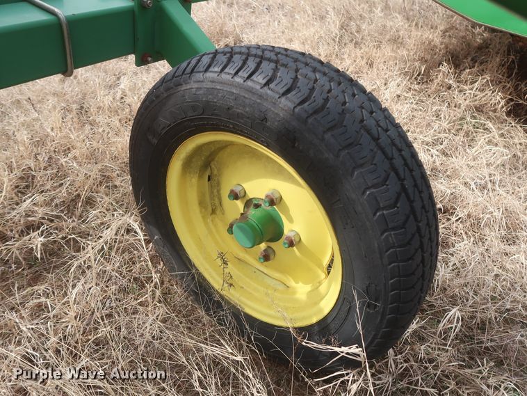 image for item HK9718 John Deere 702 hay rake