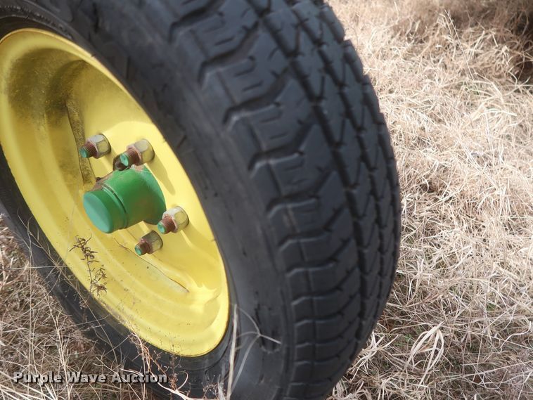 image for item HK9718 John Deere 702 hay rake