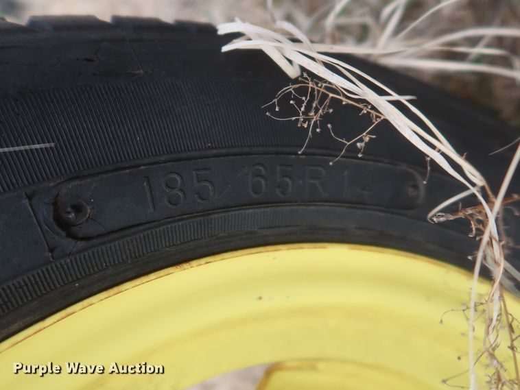 image for item HK9718 John Deere 702 hay rake