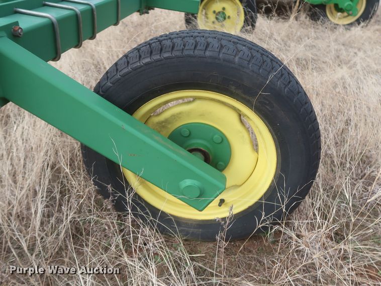 image for item HK9718 John Deere 702 hay rake