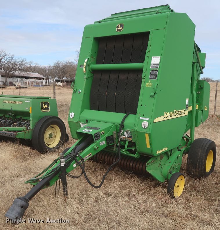 image for item HK9720 2005 John Deere 467  round baler
