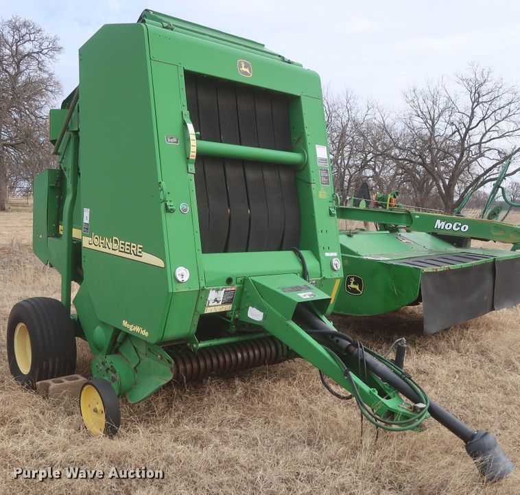 image for item HK9720 2005 John Deere 467  round baler