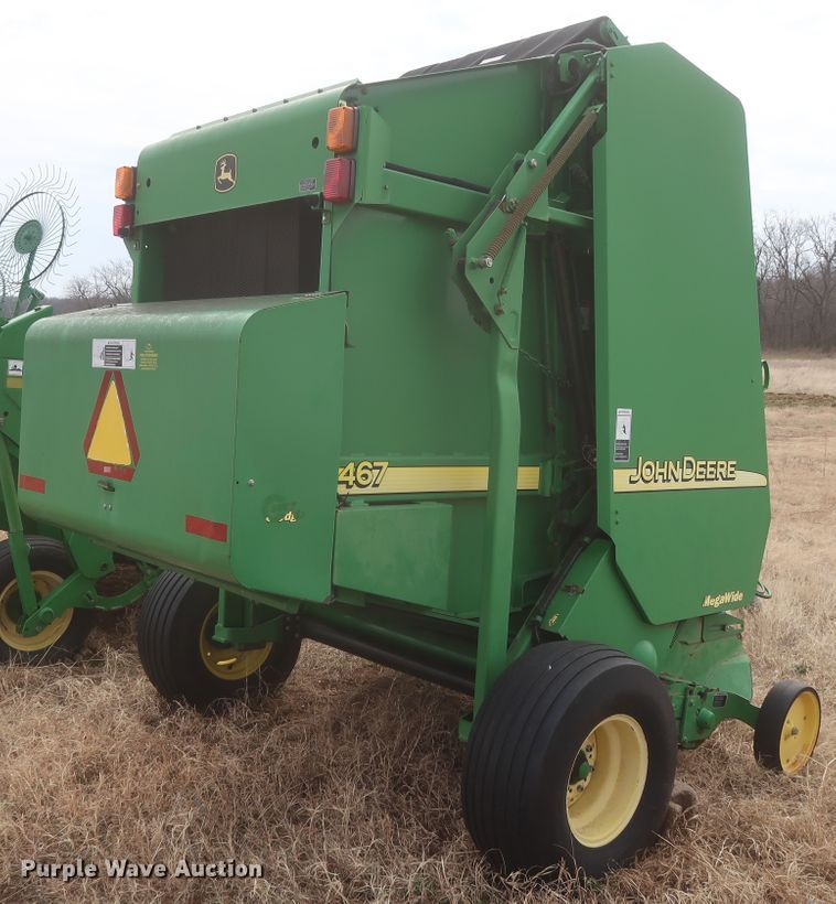 image for item HK9720 2005 John Deere 467  round baler