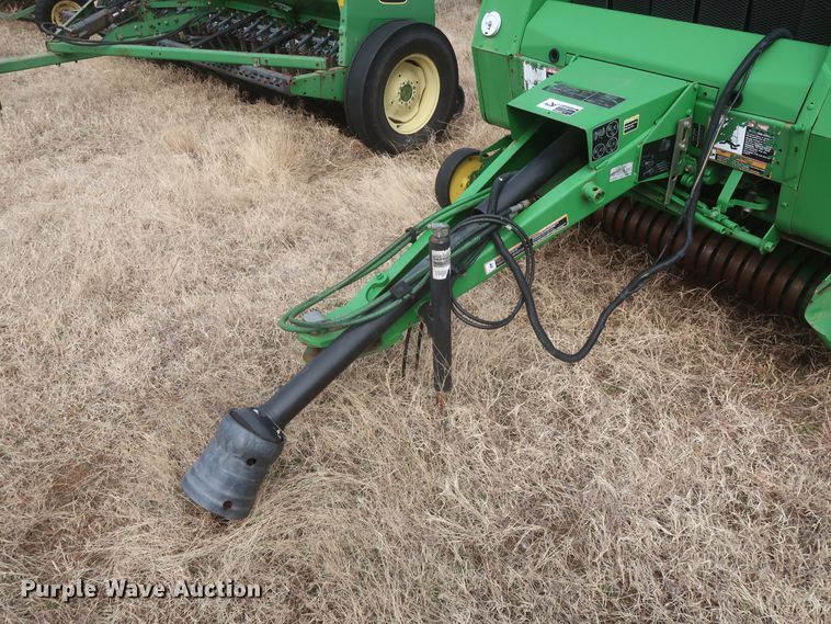 image for item HK9720 2005 John Deere 467  round baler