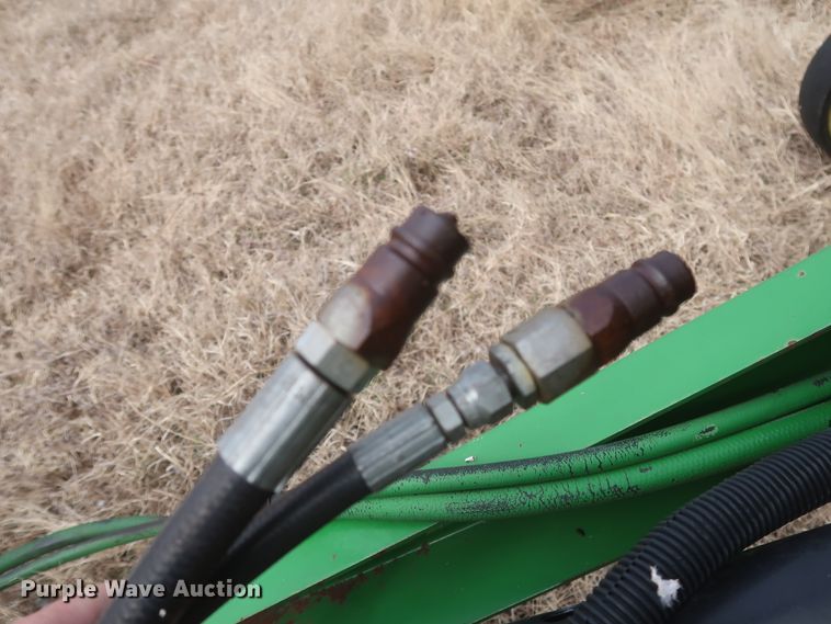 image for item HK9720 2005 John Deere 467  round baler