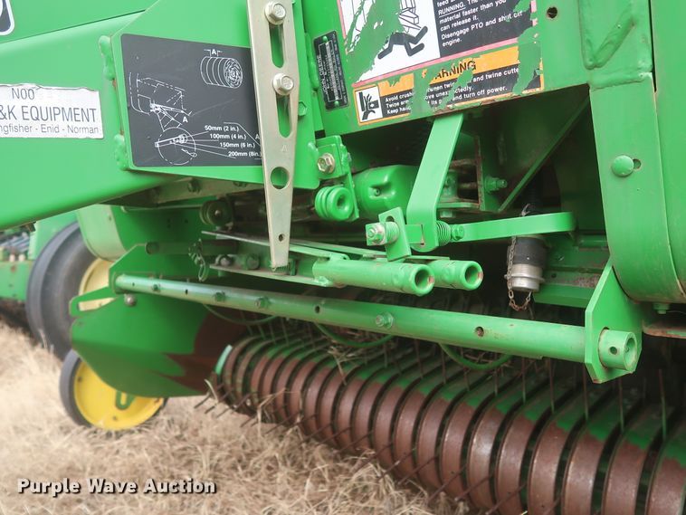 image for item HK9720 2005 John Deere 467  round baler