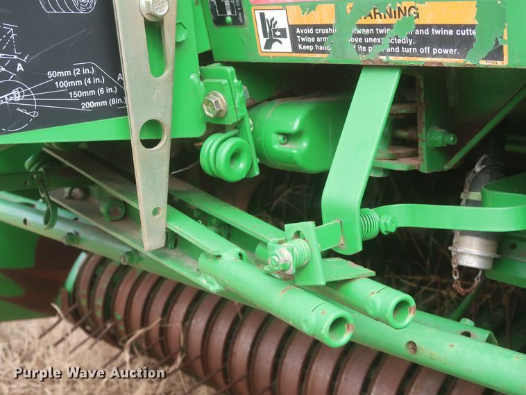 image for item HK9720 2005 John Deere 467  round baler