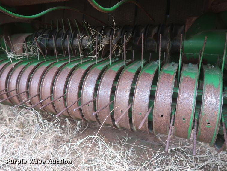 image for item HK9720 2005 John Deere 467  round baler