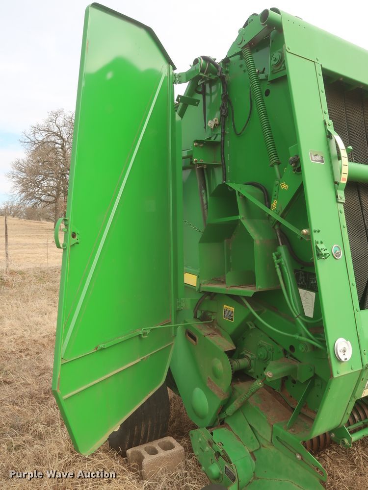 image for item HK9720 2005 John Deere 467  round baler