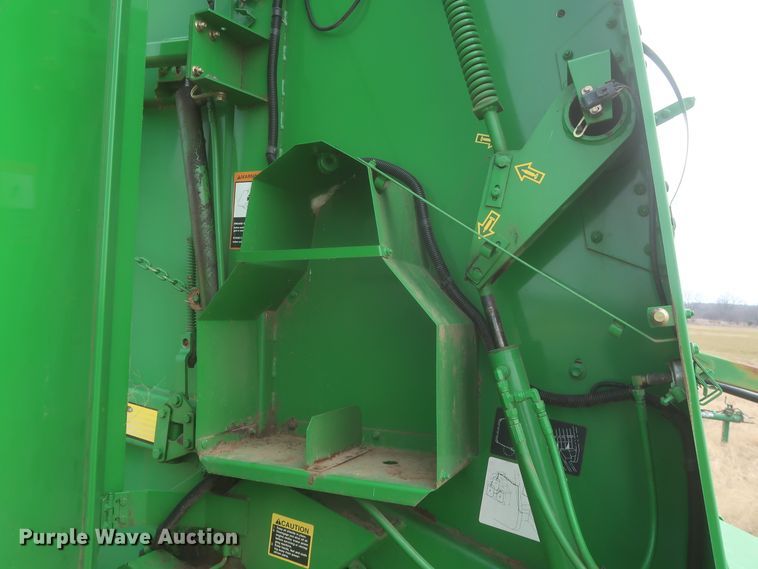 image for item HK9720 2005 John Deere 467  round baler