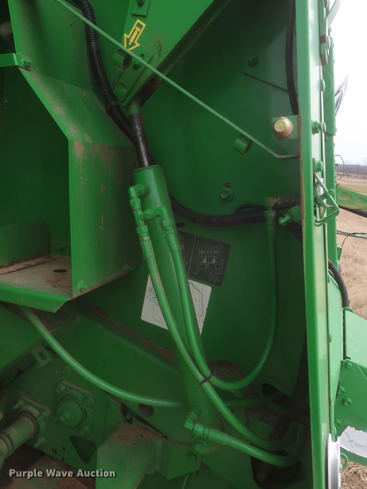 image for item HK9720 2005 John Deere 467  round baler