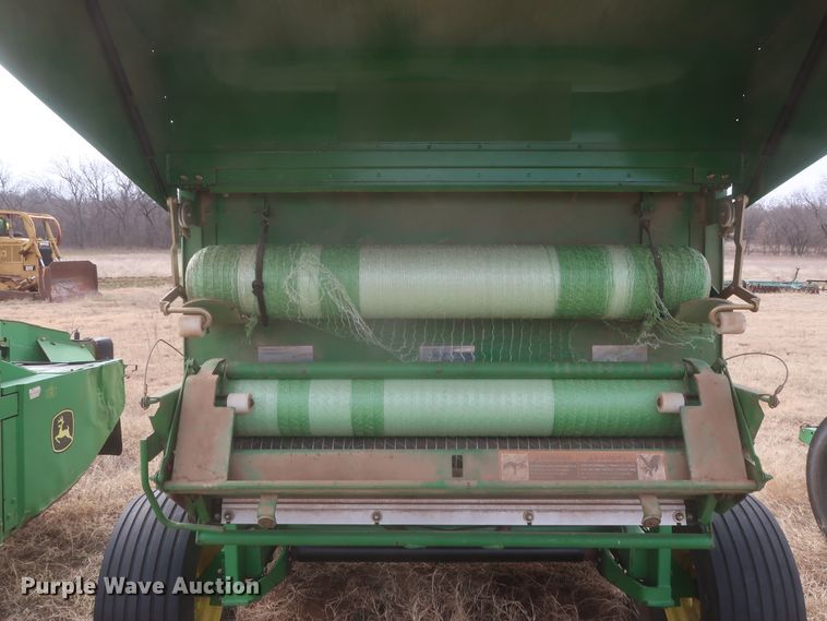 image for item HK9720 2005 John Deere 467  round baler