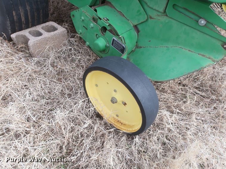 image for item HK9720 2005 John Deere 467  round baler