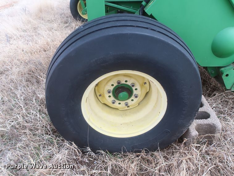 image for item HK9720 2005 John Deere 467  round baler