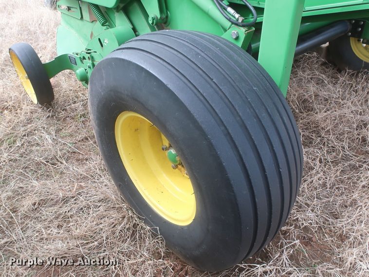 image for item HK9720 2005 John Deere 467  round baler