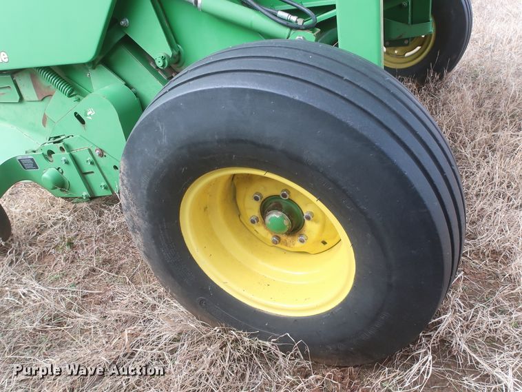 image for item HK9720 2005 John Deere 467  round baler