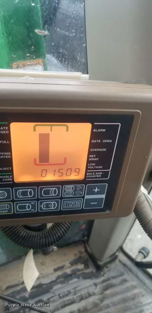 image for item HK9720 2005 John Deere 467  round baler