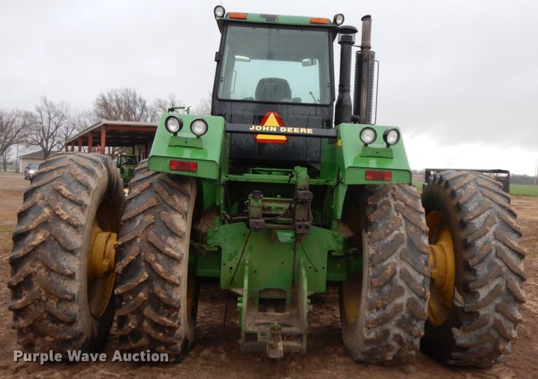 image for item HO9326 1982 John Deere 8560  4WD tractor