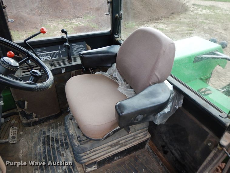 image for item HO9326 1982 John Deere 8560  4WD tractor