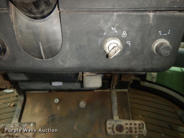 image for item HO9326 1982 John Deere 8560  4WD tractor