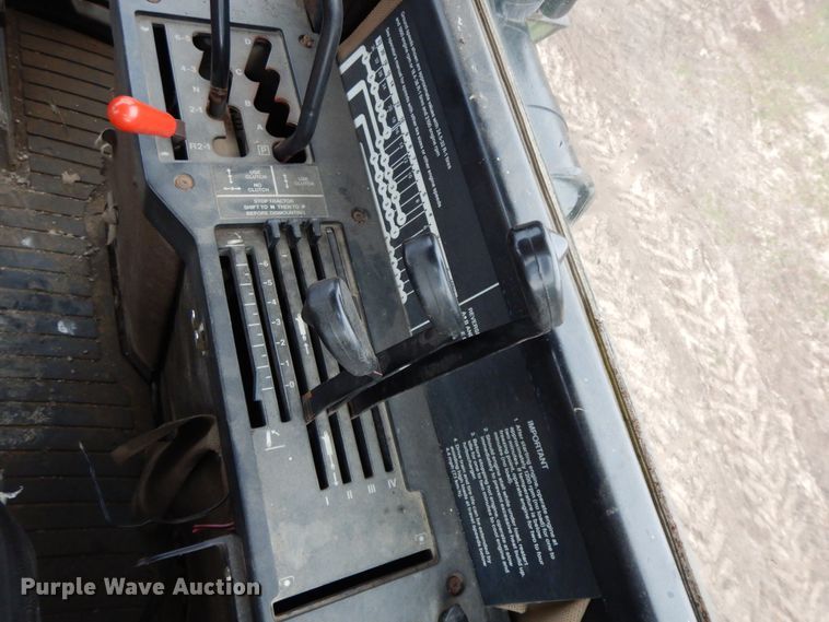 image for item HO9326 1982 John Deere 8560  4WD tractor