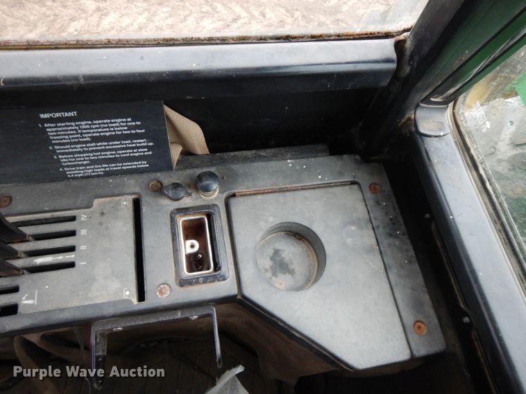 image for item HO9326 1982 John Deere 8560  4WD tractor