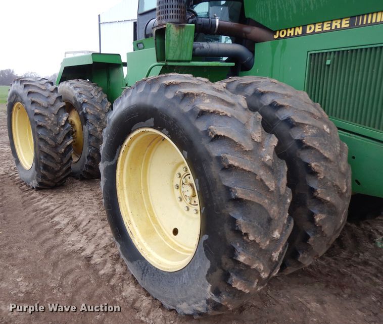 image for item HO9326 1982 John Deere 8560  4WD tractor