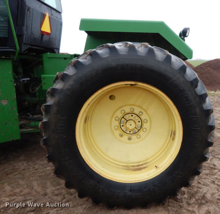 image for item HO9326 1982 John Deere 8560  4WD tractor