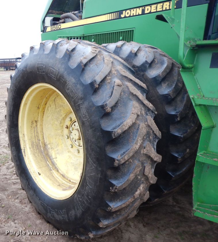 image for item HO9326 1982 John Deere 8560  4WD tractor