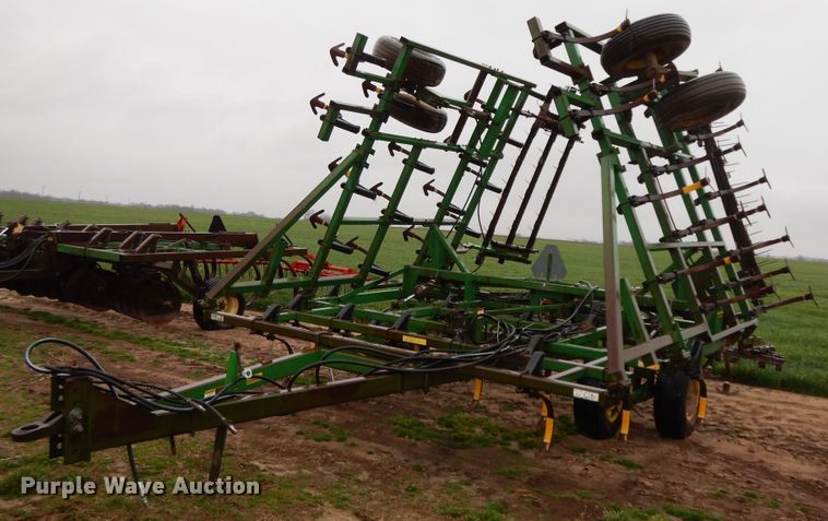 image for item HO9328 John Deere 960  field cultivator