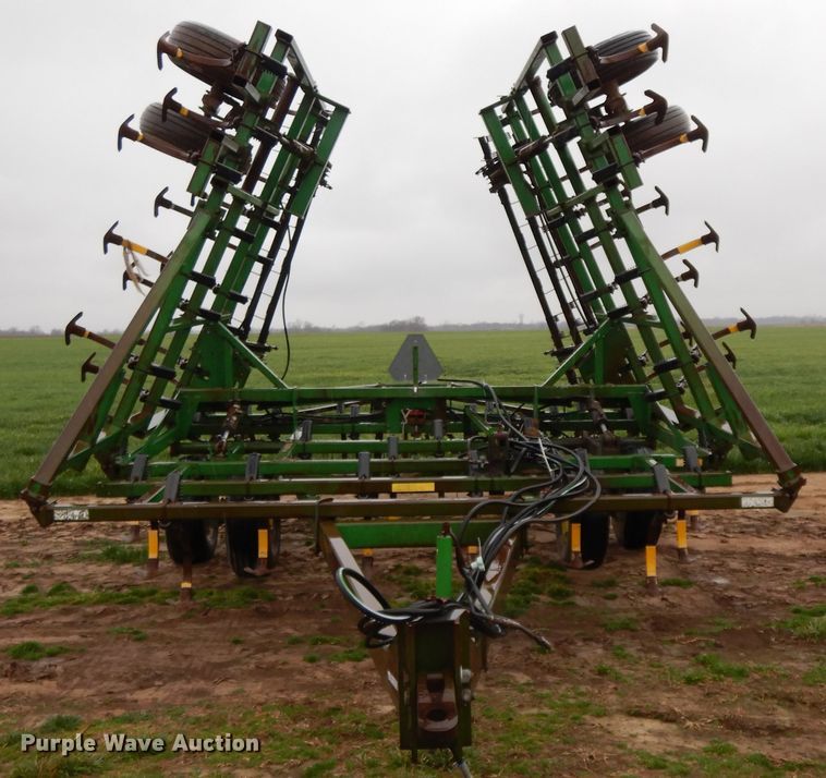 image for item HO9328 John Deere 960  field cultivator