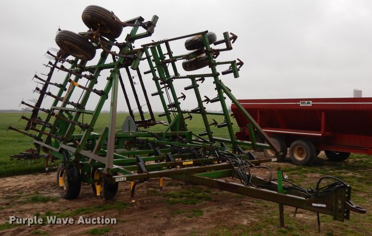 image for item HO9328 John Deere 960  field cultivator