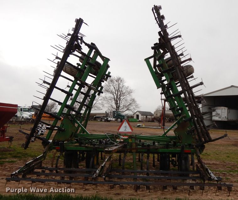 image for item HO9328 John Deere 960  field cultivator