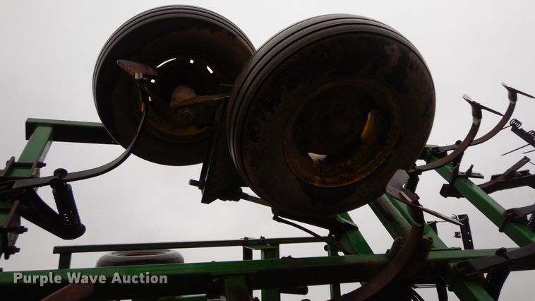 image for item HO9328 John Deere 960  field cultivator