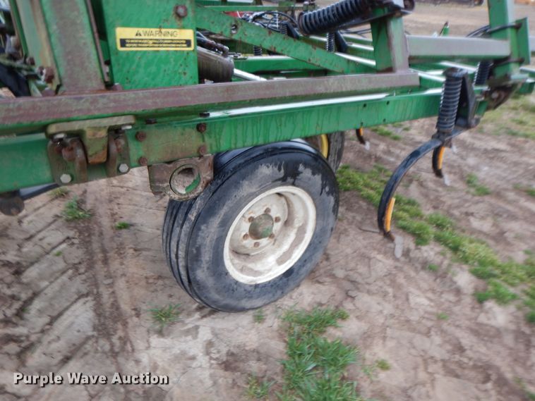 image for item HO9328 John Deere 960  field cultivator