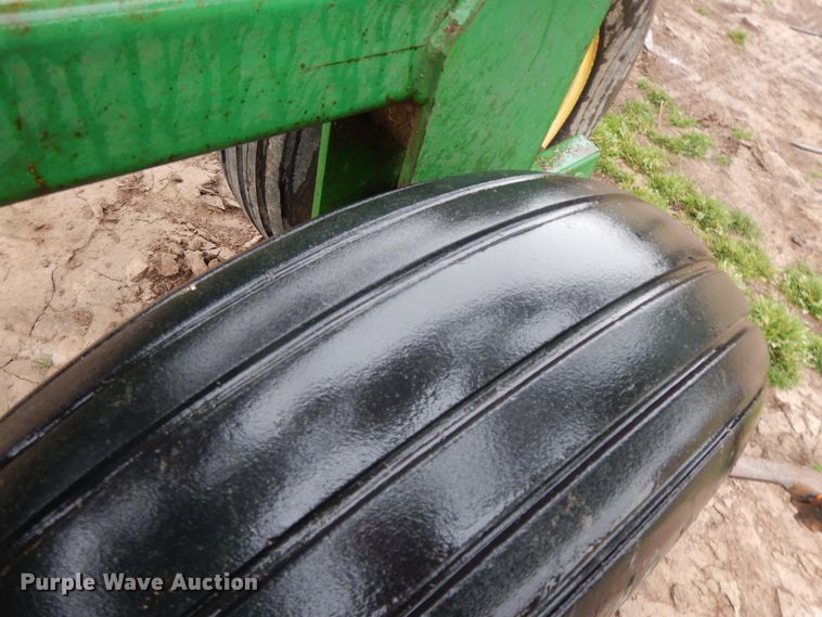 image for item HO9328 John Deere 960  field cultivator