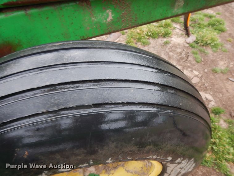 image for item HO9328 John Deere 960  field cultivator