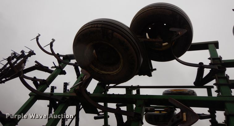 image for item HO9328 John Deere 960  field cultivator