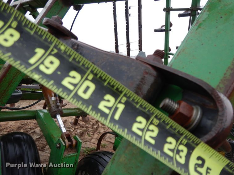 image for item HO9328 John Deere 960  field cultivator