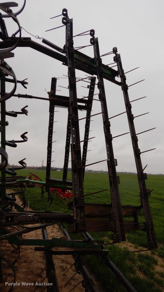 image for item HO9328 John Deere 960  field cultivator